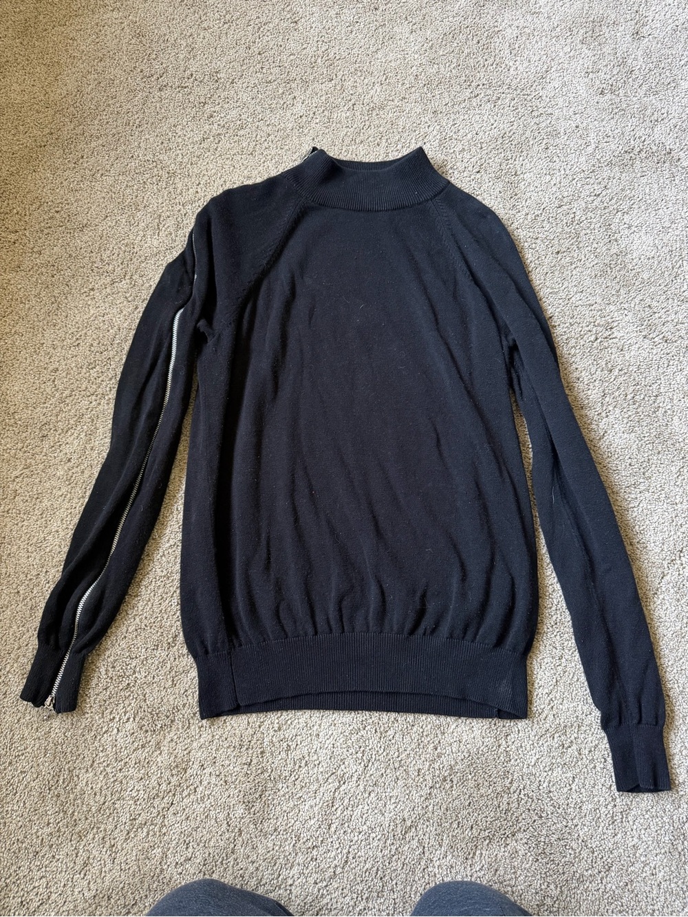 Black long sleeve zipper sweater